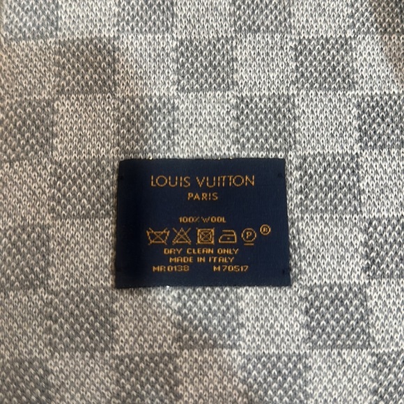 Authentic Louis Vuttion scarf. Never worn! - Picture 2 of 3
